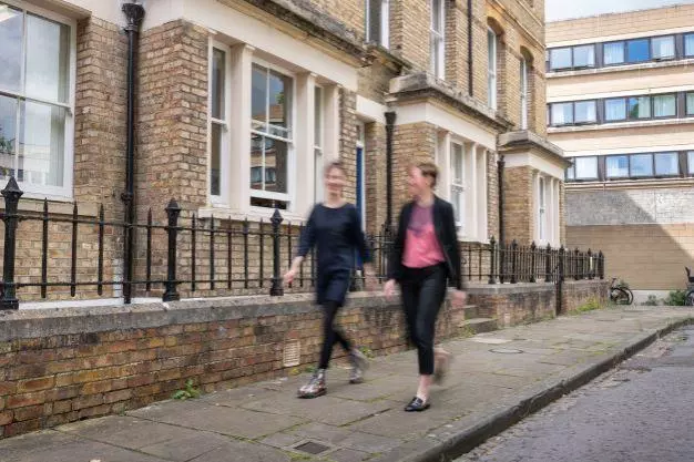 DSPI students walking along the pavement near Barnett House