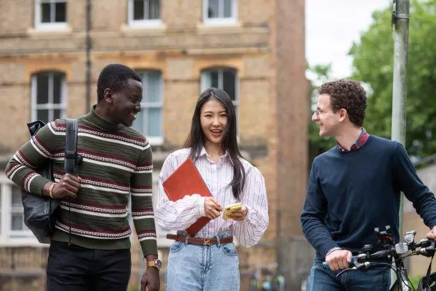 DSPI undergraduate students walking along the street near Barnett House